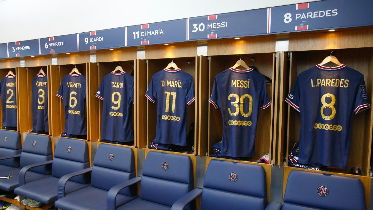 La equipación del PSG, con una serigrafía dorada