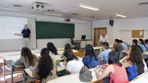 Archivo - Clases en la Universidad Pablo de Olavide de Sevilla.