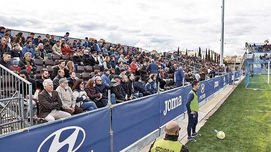 Gran acogida de las gradas supletorias del nuevo Estadi Balear