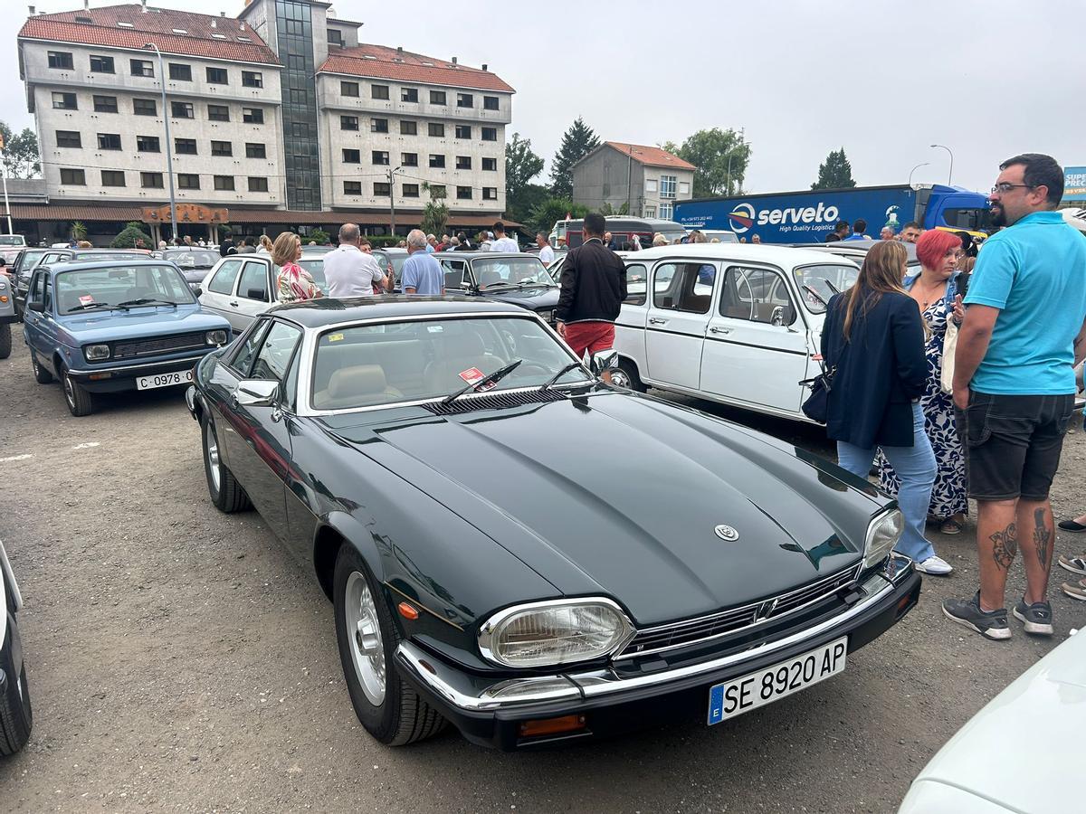 Joyas sobre ruedas: más de 140 vehículos históricos se dan cita en Padrón Joyas sobre ruedas: más de 140 vehículos históricos se dan cita en Padrón