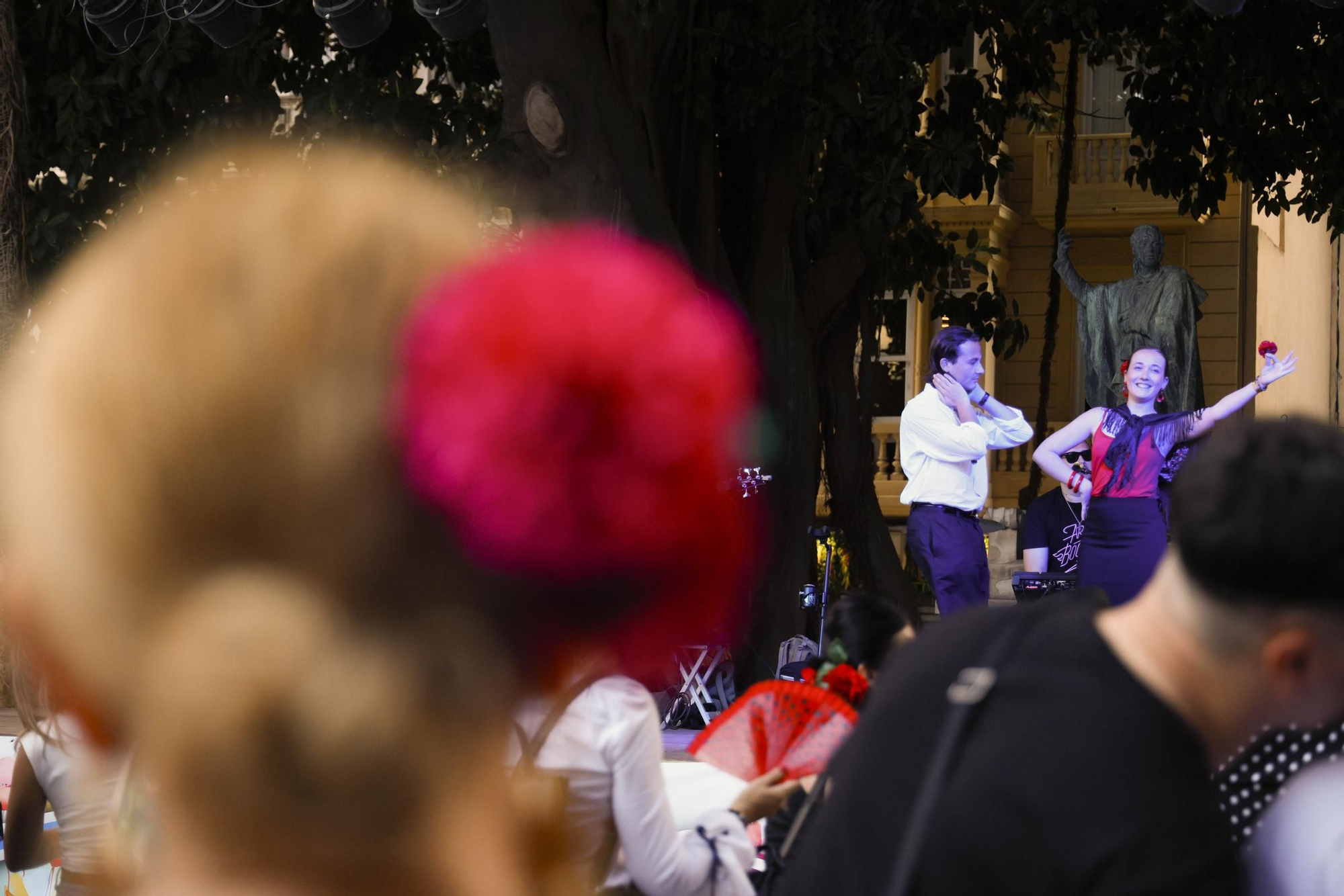 Ambiente durante el viernes por la tarde en las Cruces de Mayo de Cartagena