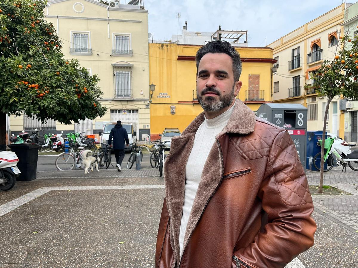 Nacho González en la Plaza del Pelícano de Sevilla.