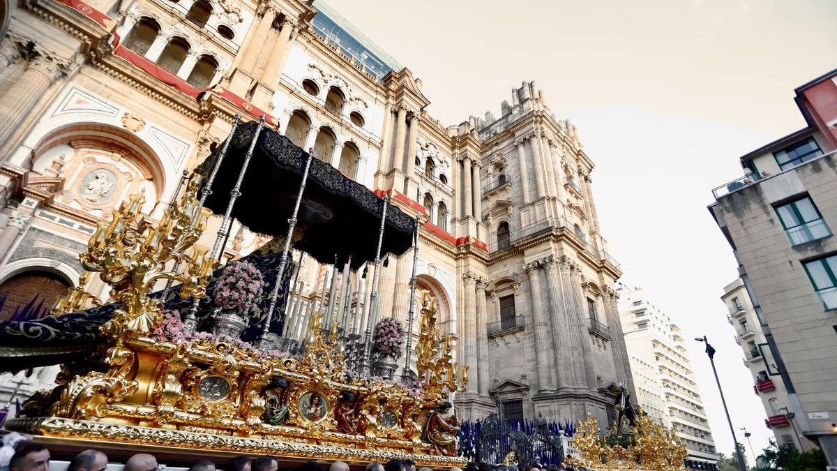 La Virgen del Amor en la plaza del Obispo