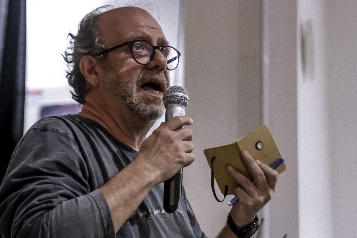 FOTOS | Así ha sido la asamblea ciudadana contra la masificación turística en el IES Sineu