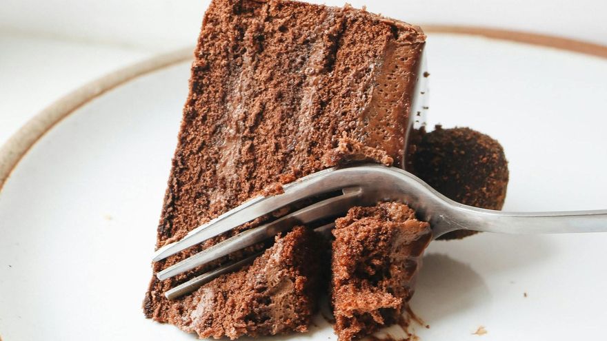 Cremoso de chocolate con dos ingredientes: no querrás comer chocolate de otra forma