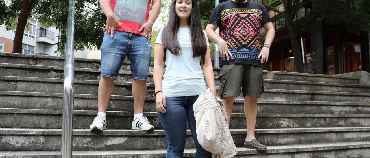 Serafín Rodríguez, Antía Rodríguez y Simón Santos, ayer, en el Campus de Ourense. // Jesús Regal