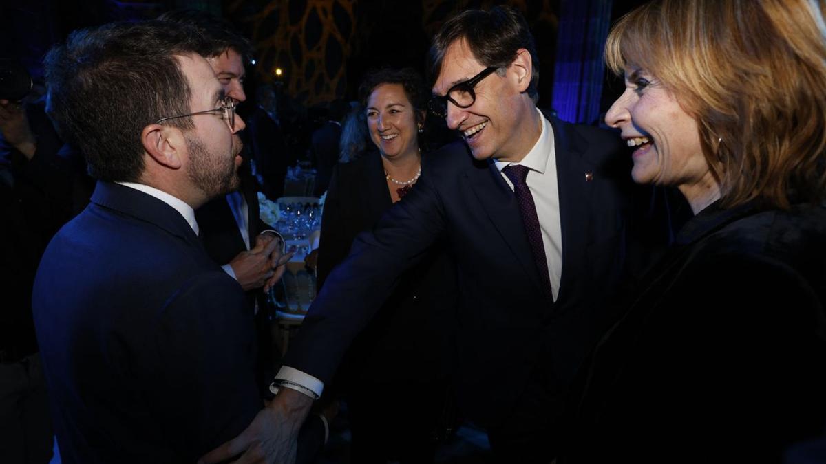 Salvador Illa saluda al president Aragonès en los premios Empresa del Año