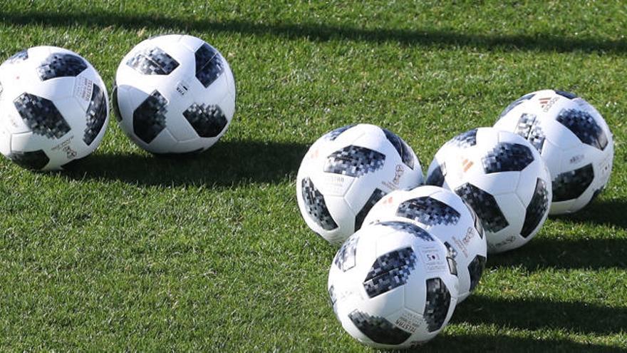 El Valencia entrena con el balón del Mundial