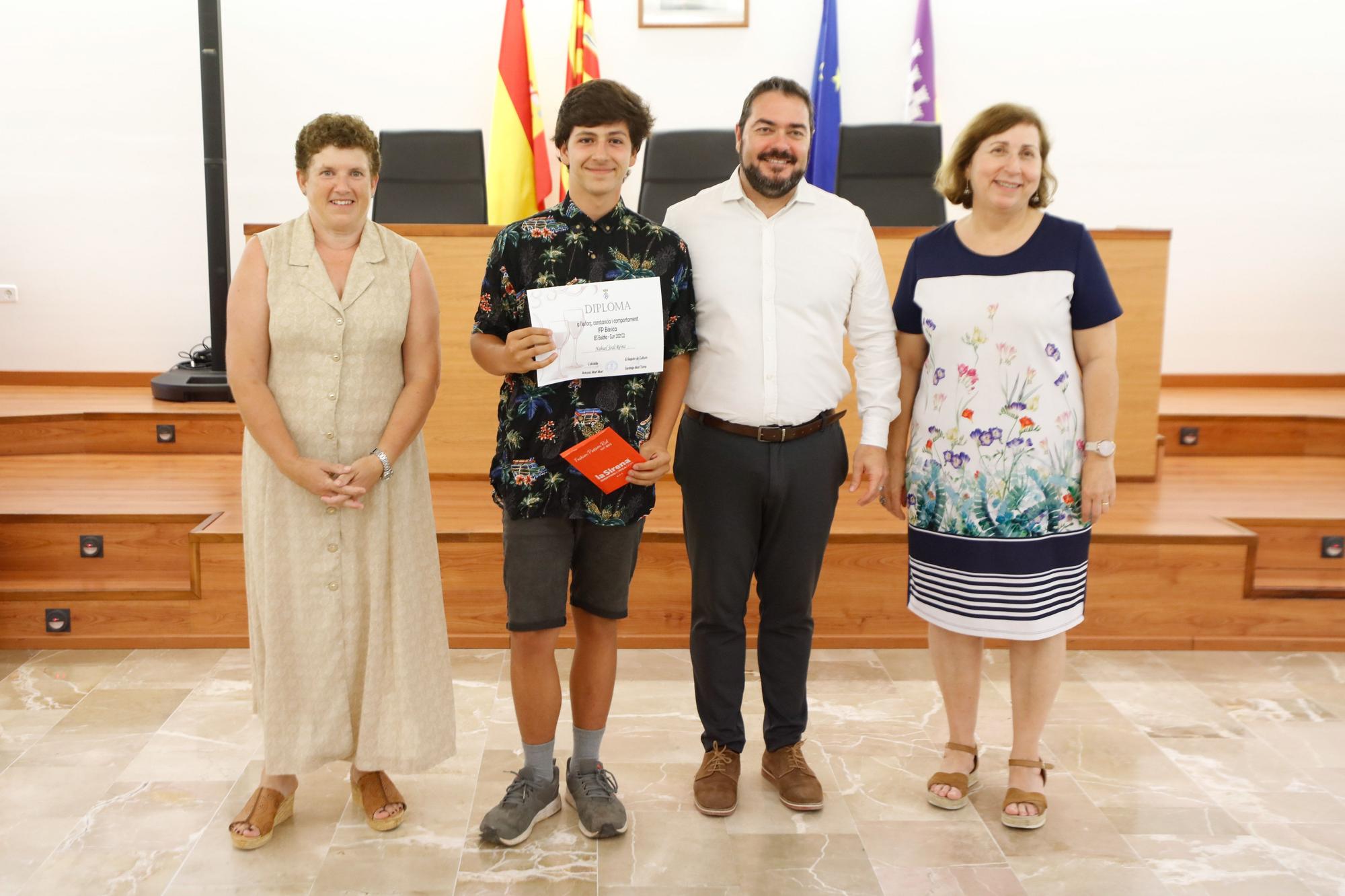 Sant Joan premia a sus mejores estudiantes