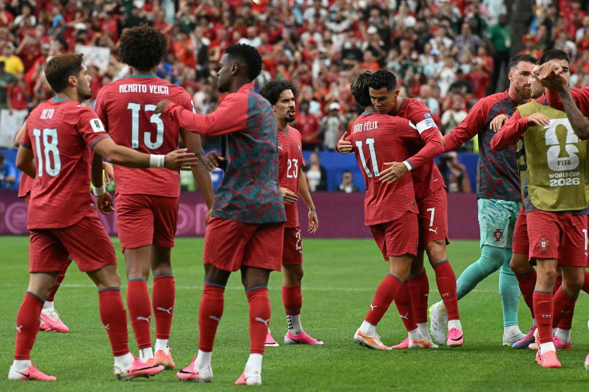 Cristiano exhibe sus galones y Portugal se pasea ante Uzbekistán