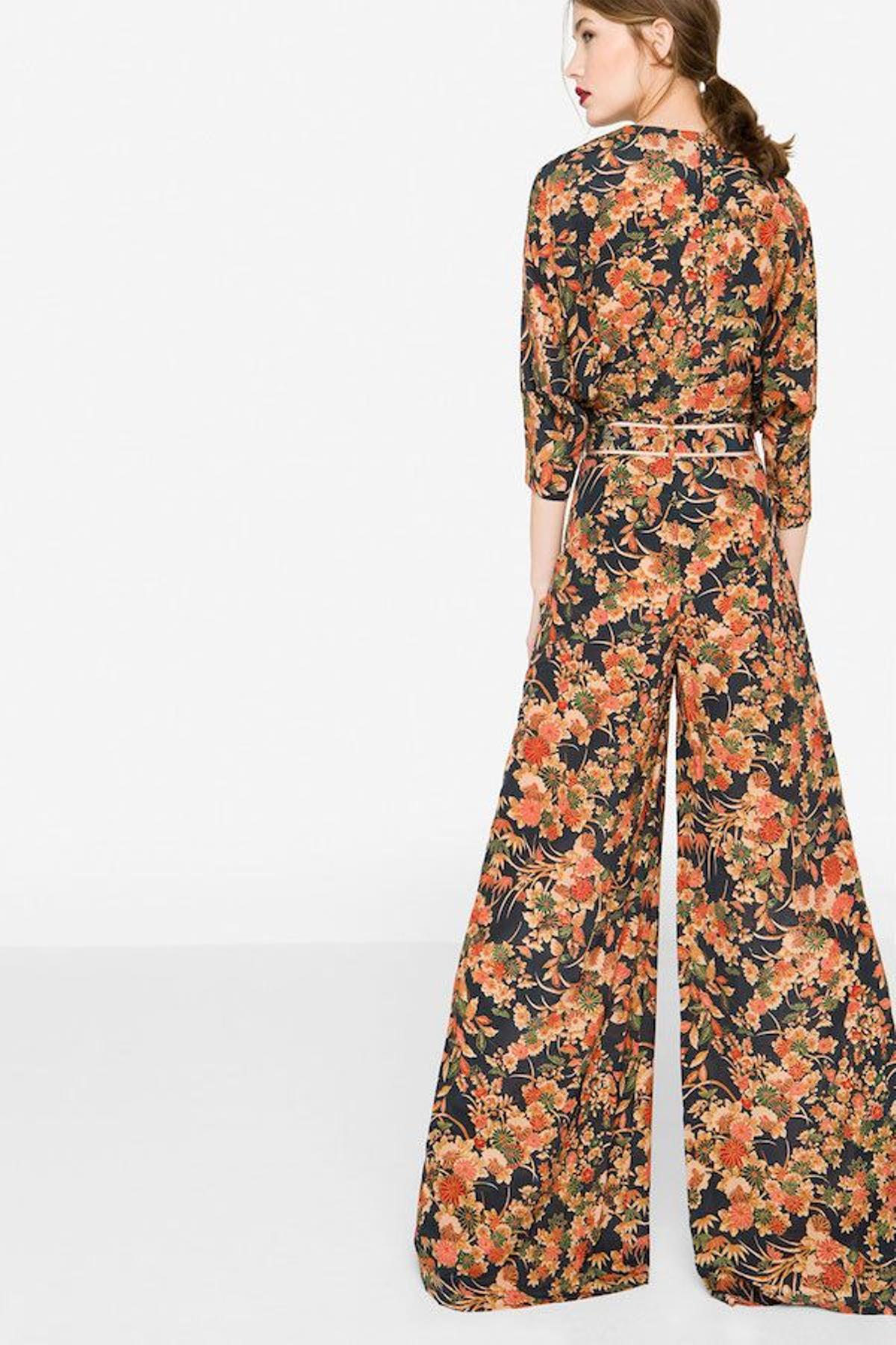 Este 'total look' floral de Uterqüe nos ha dejado enamoradas