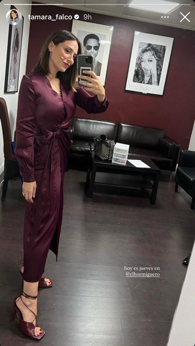 Tamara Falcó con vestido satinado de Mango en 'El Hormiguero'
