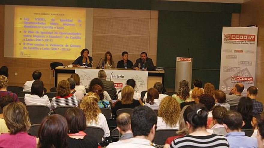 Primer Fórum Sanitario sobre Igualdad, celebrado por Comisiones Obreras en el «Virgen de la Concha».