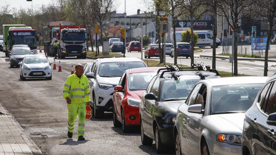 Arrancan las obras por los carriles bus de las avenidas de Oviedo y Constitución de Gijón