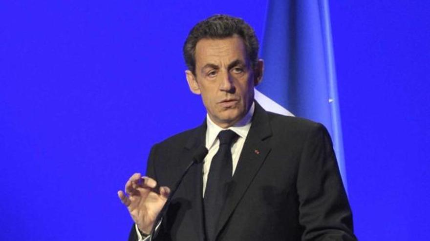 Sarkozy, ayer, presentando su programa electoral ante la prensa en París.