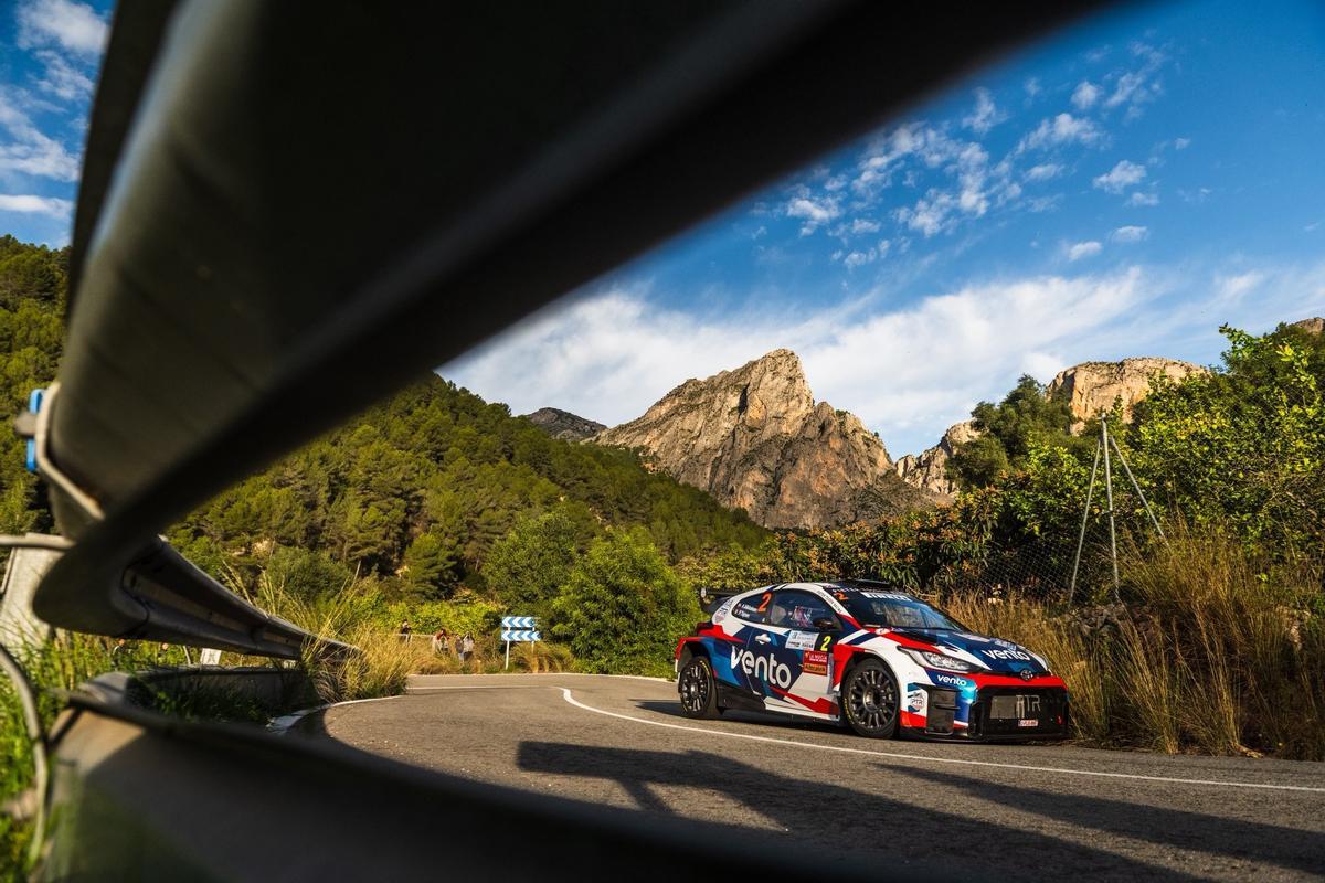 Uno de los tramos con más curvas de los que jalonan el 31 Rallye de La Nucía con espectadores en las carreteras.