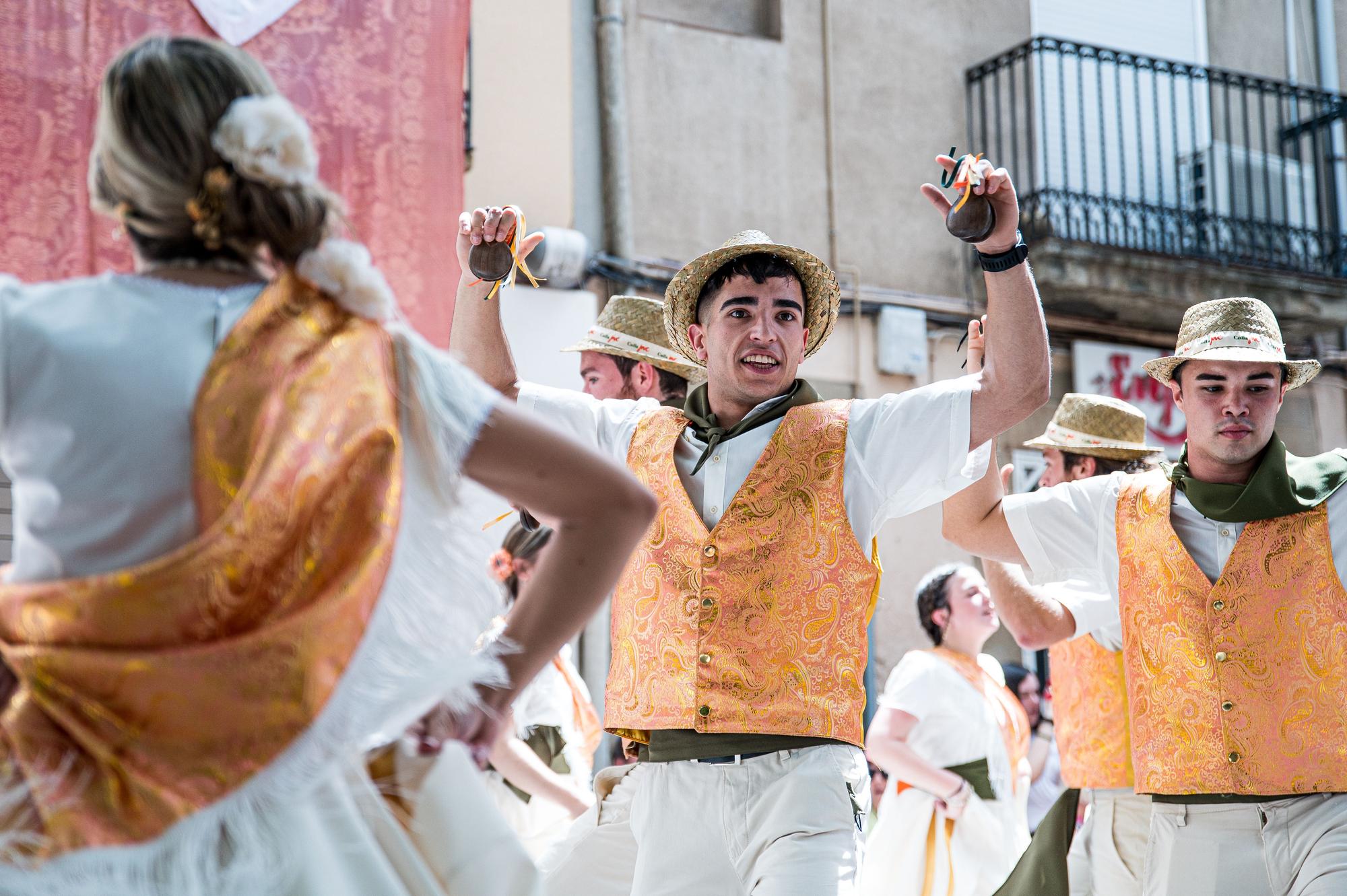 Troba't a les fotos del multitudinari ball de gitanes de Sant Vicenç