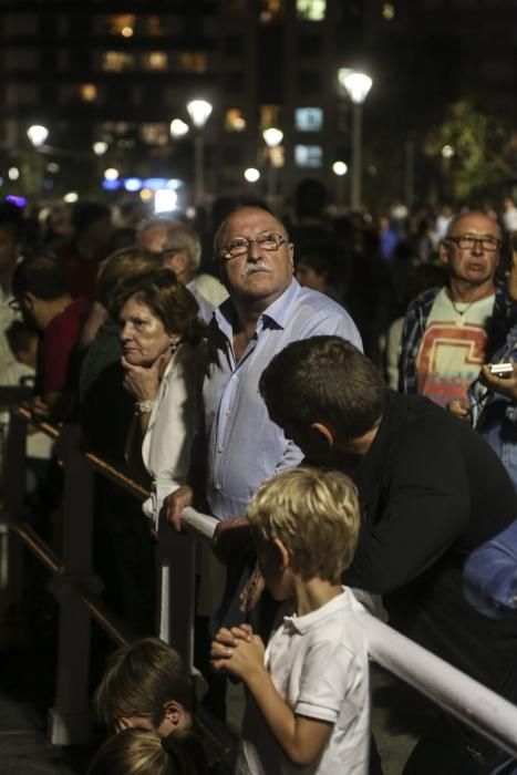 Espectáculo pirotécnico en las fiestas de Begoña, en Gijón.