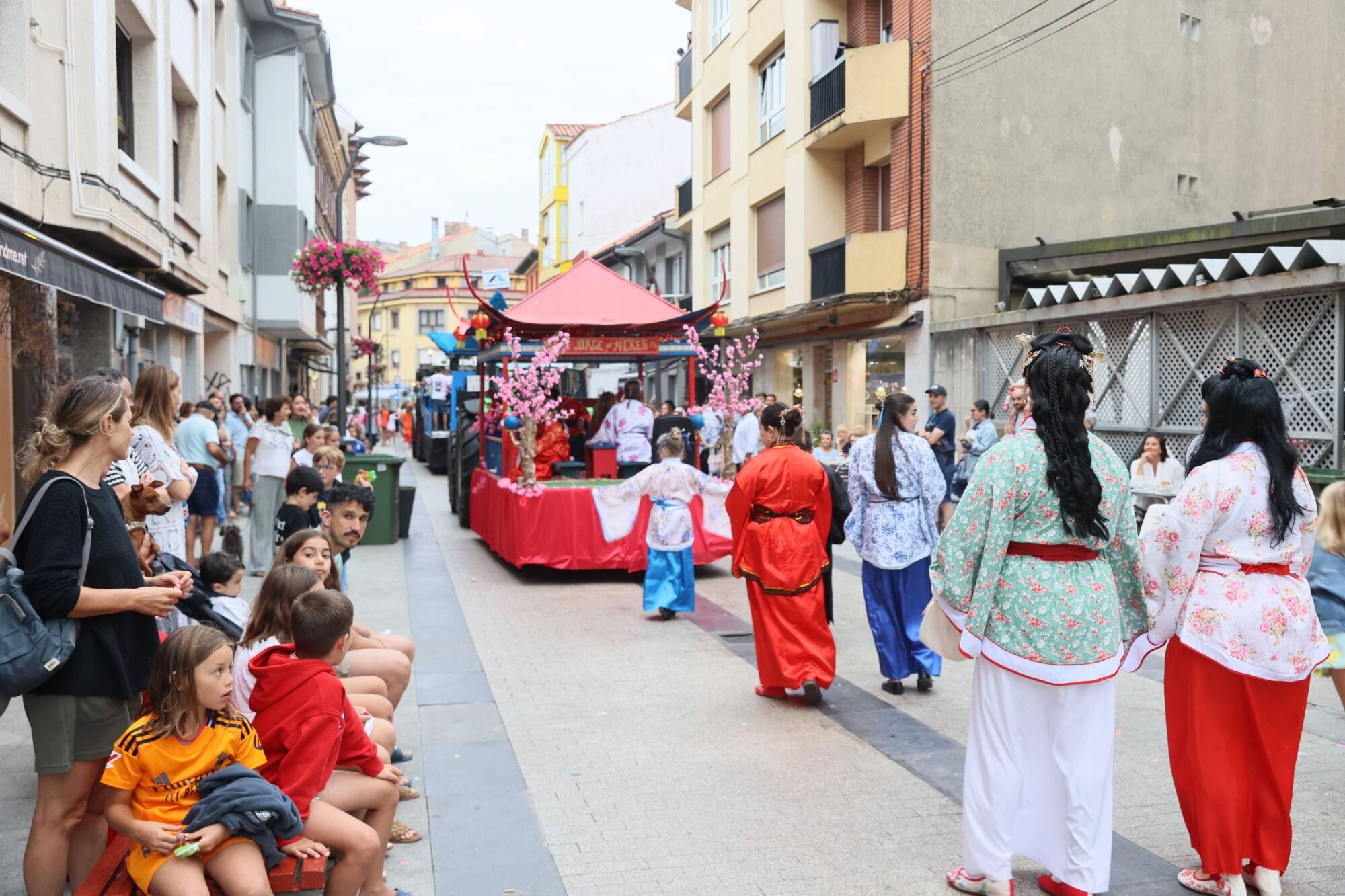 EN IMÁGENES: El desfile de carrozas por las fiestas del Carmen de Luancoi