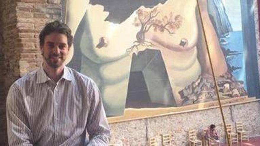 Pau Gasol dins del Teatre Museu Dalí.