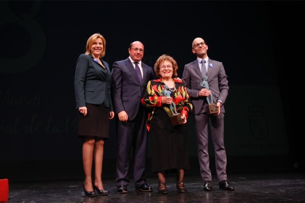 Entrega de premios del Día de la Mujer en el Romea