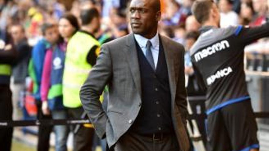 Clarence Seedorf durante un partido en Riazor. // Carlos Pardellas