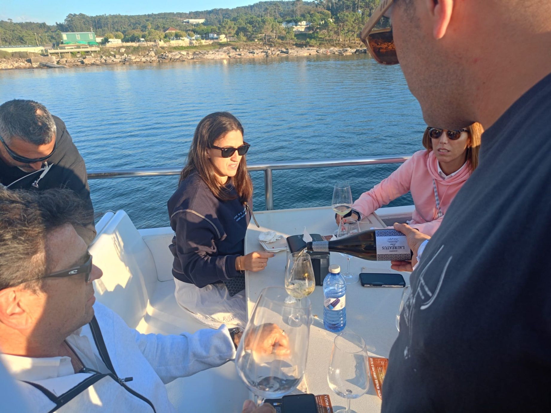 La ruta de «Viños singulares polo mar» a bordo del catamarán «Gran Cormorán Jet», esta tarde-noche.