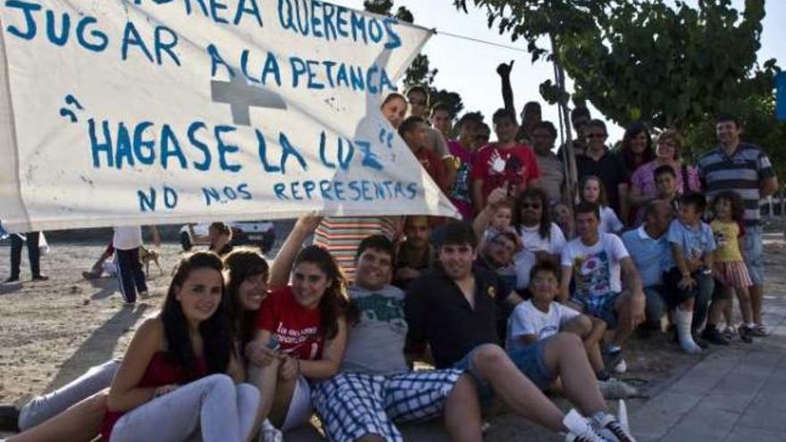 Algunos de los jóvenes que se manifestaron ayer.