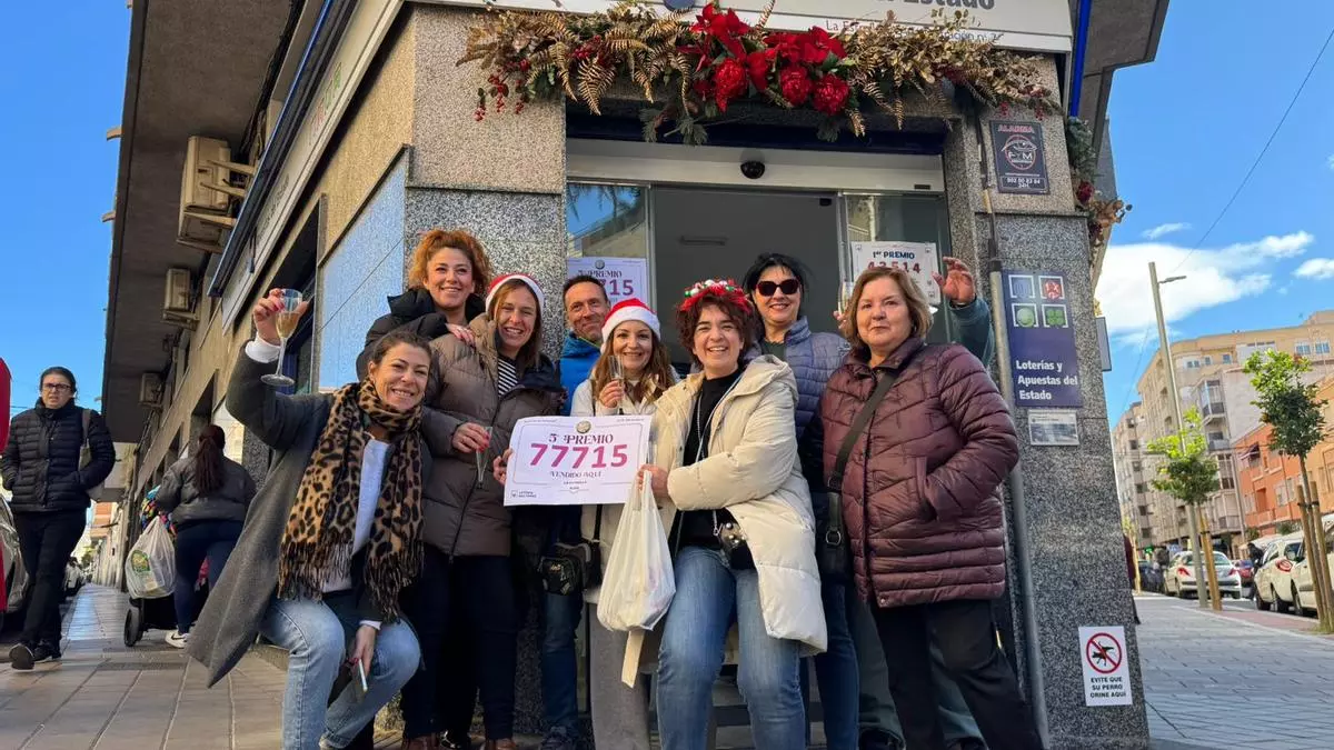 La suerte entra en el cuartelillo: un quinto premio de la lotería de Navidad cae entre amigos de Moros y Cristianos en Elda