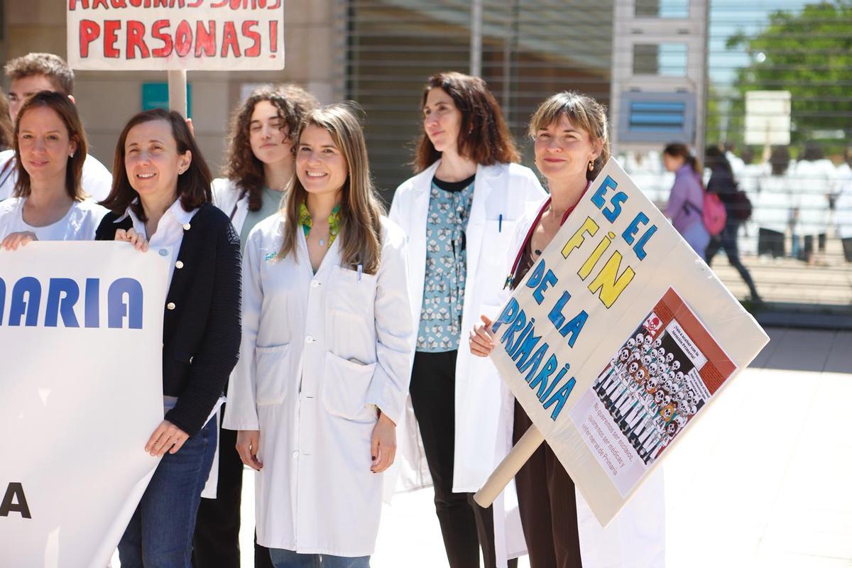 Varias de las profesionales sanitarias en el centro de salud de Valdespartera, este miércoles.