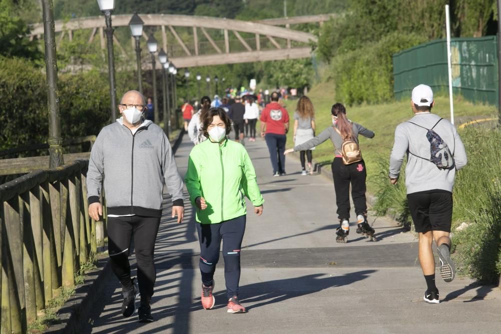 Oviedo se echa a la calle para hacer deporte en el primer día del desconfinamiento