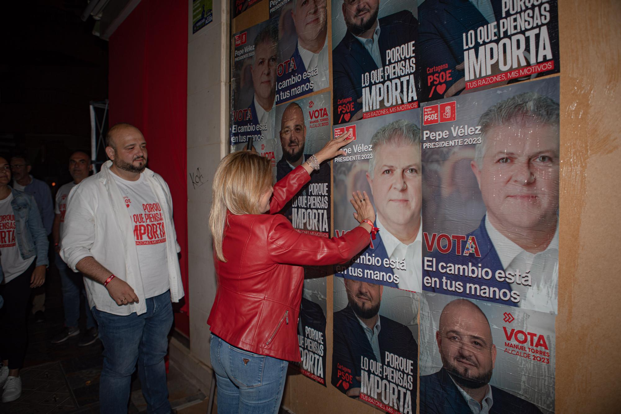 FOTOS: Cartagena abre la campaña electoral con la pegada de carteles