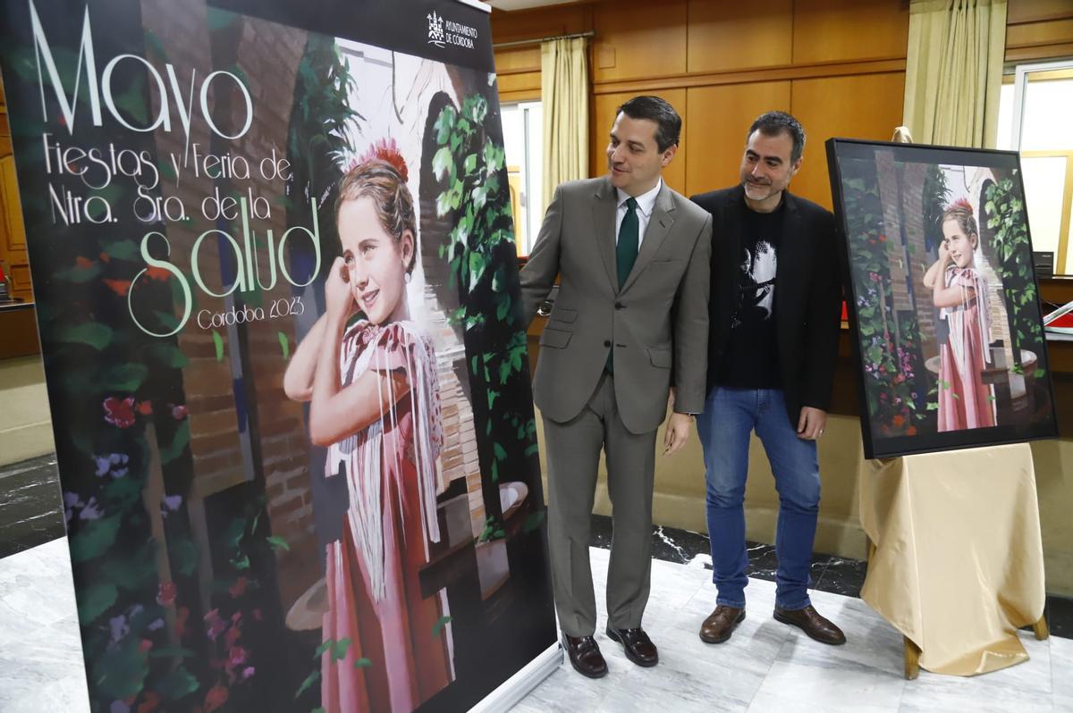 El alcalde de Córdoba, José María Bellido, y el pintor Manuel Castillero, en la presentación del cartel del Mayo Festivo.