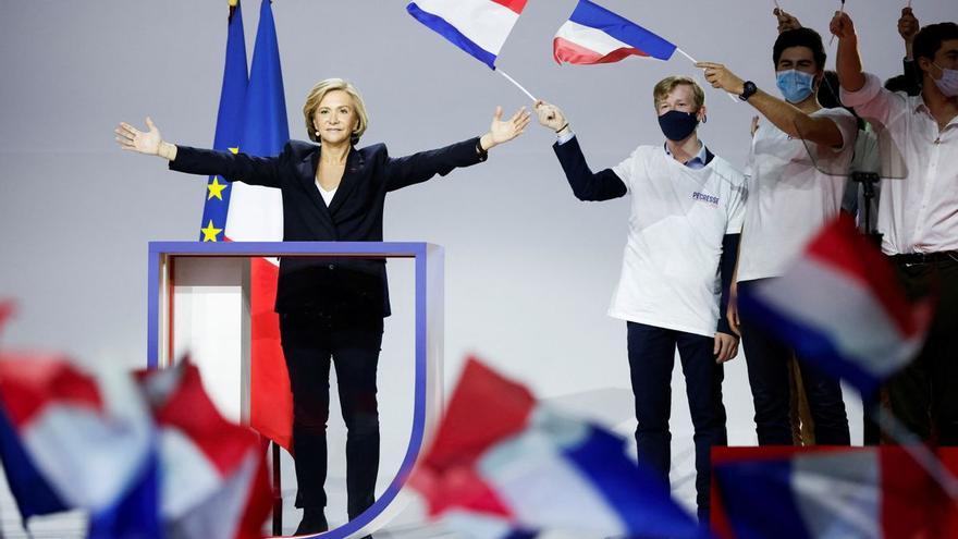 La candidata de la derecha francesa intenta dar un nuevo impulso a su campaña declinante
