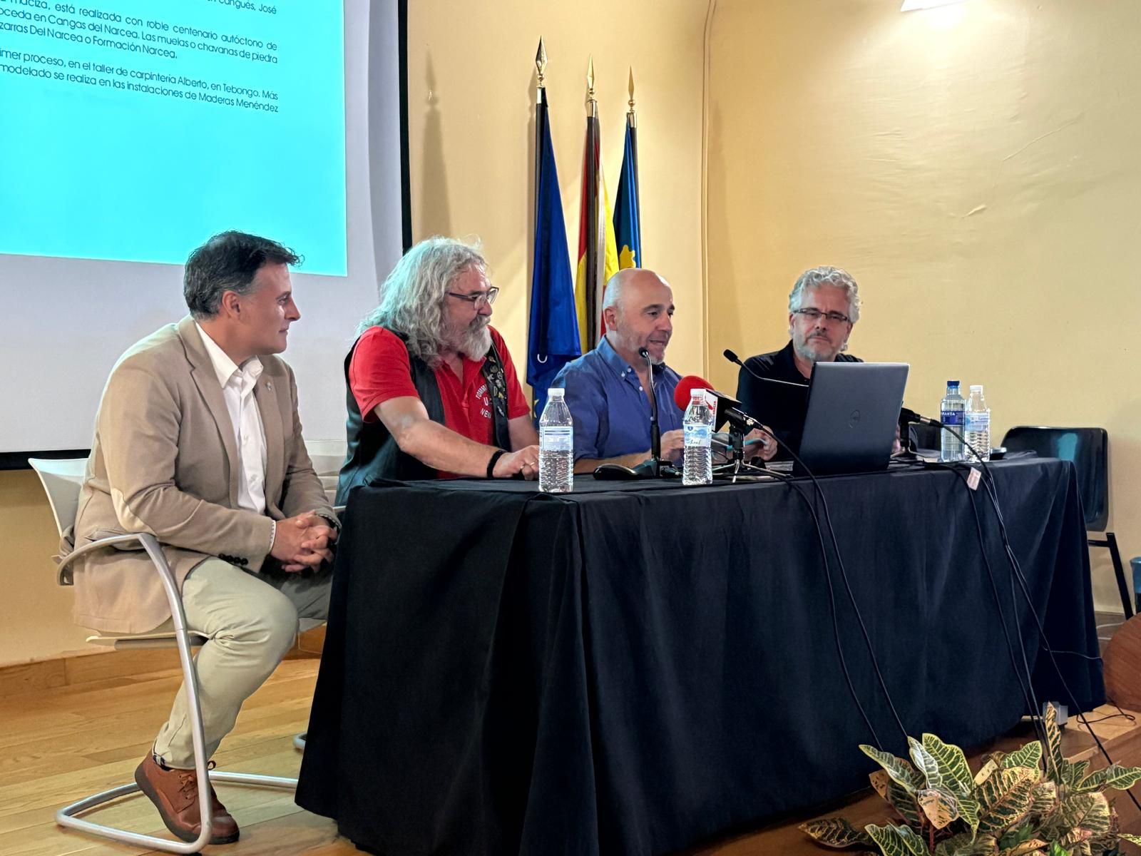 Cangas del Narcea ya tiene su monumento tributo al ganadero