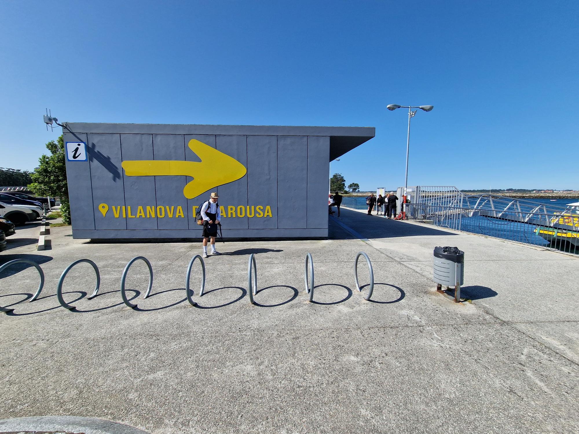 Peregrinos extranjeros que embarcaron en Vilanova para hacer la Ruta Xacobea hacia Pontecesures.