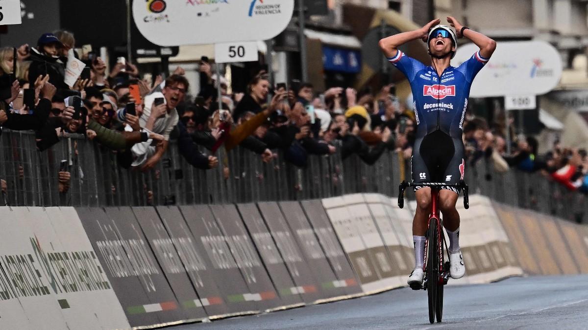 Mathietu van der Poel celebra el triunfo en la Milán-San Remo