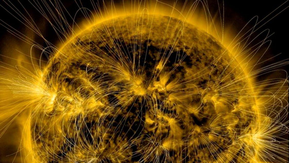 En el período previo al máximo solar, las líneas del campo magnético del Sol se enredan, lo que genera más manchas solares, erupciones solares y eyecciones de masa coronal.