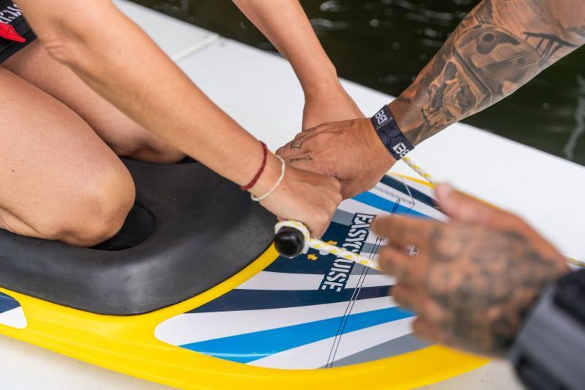 Preparándote para el ‘kneeboard’: haces el circuito de rodillas sobre la tabla.