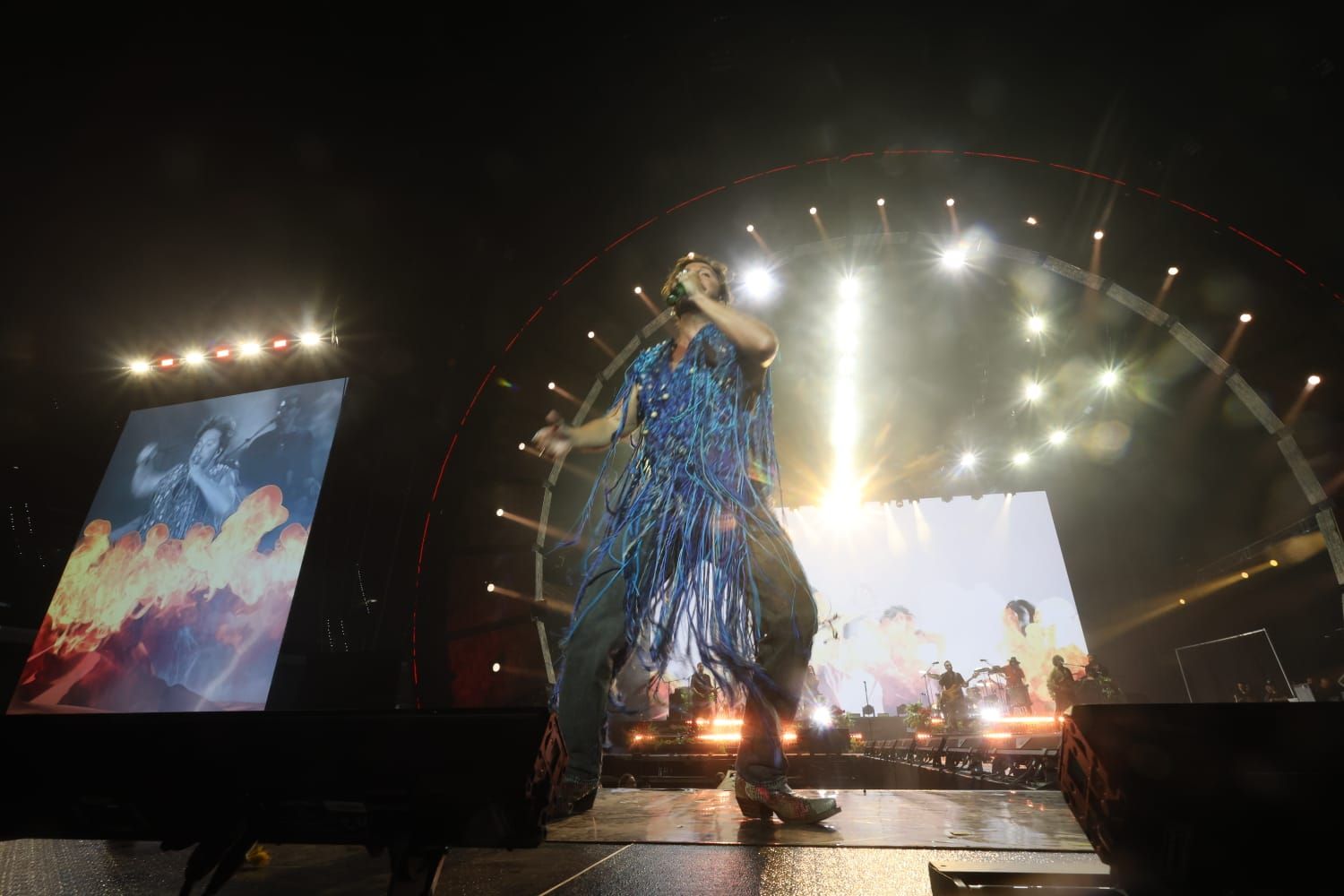 Manuel Carrasco arrebata en su concerto del Roig Arena: todas las imágenes