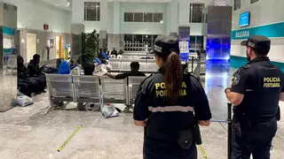 La APB habilita la carpa de la vieja estación marítima de es Botafoc para acoger a migrantes en el puerto de Ibiza
