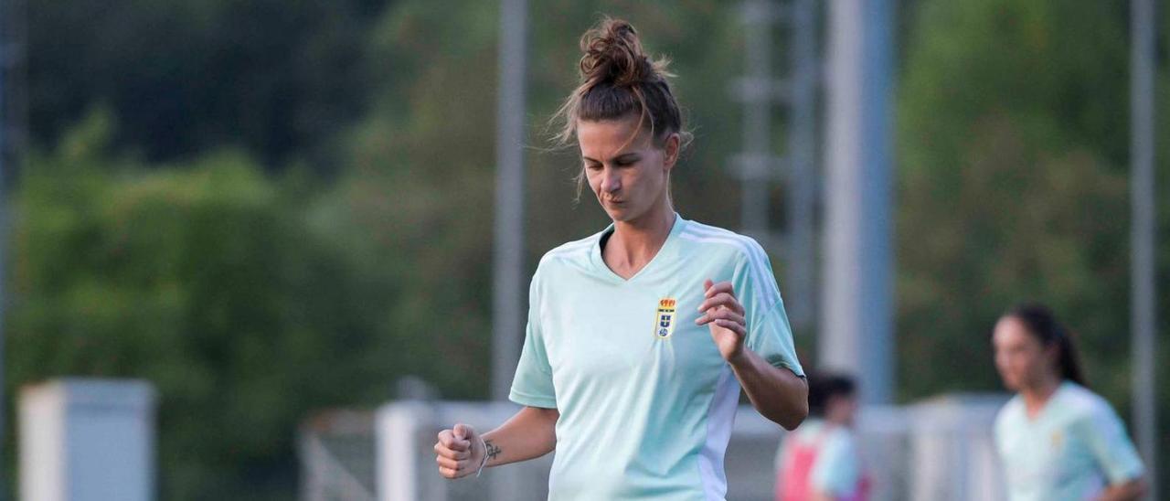 María Siegrist, en un entrenamiento. | Real Oviedo Femenino