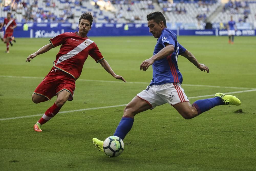 El partido entre el Real Oviedo y el Rayo Vallecano, en imágenes