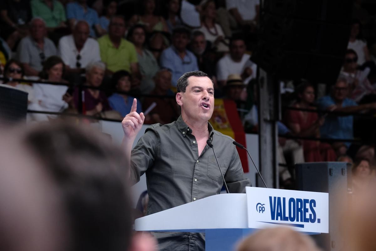 Juanma Moreno, durante un mitin en Málaga.