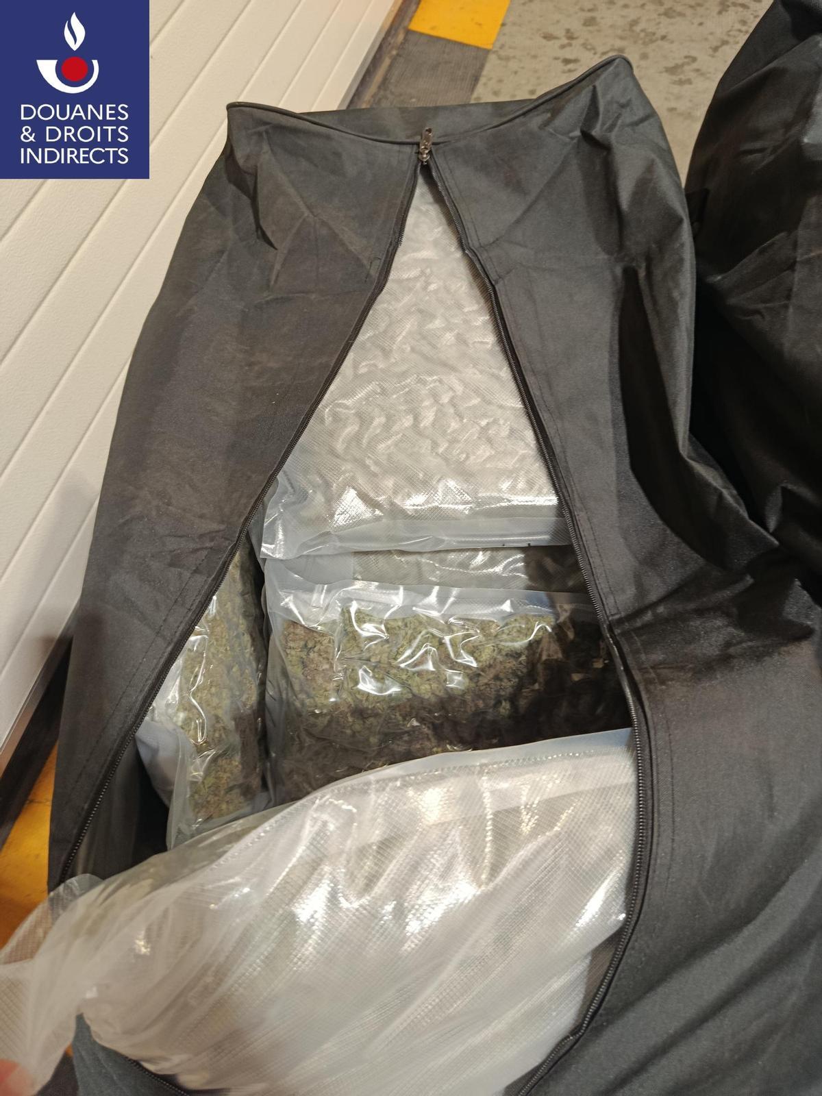 Pertus Ralefatane MARIHUANA CAMIÓ PERTÚS | Troben 63 quilos de marihuana amagats entre ...
