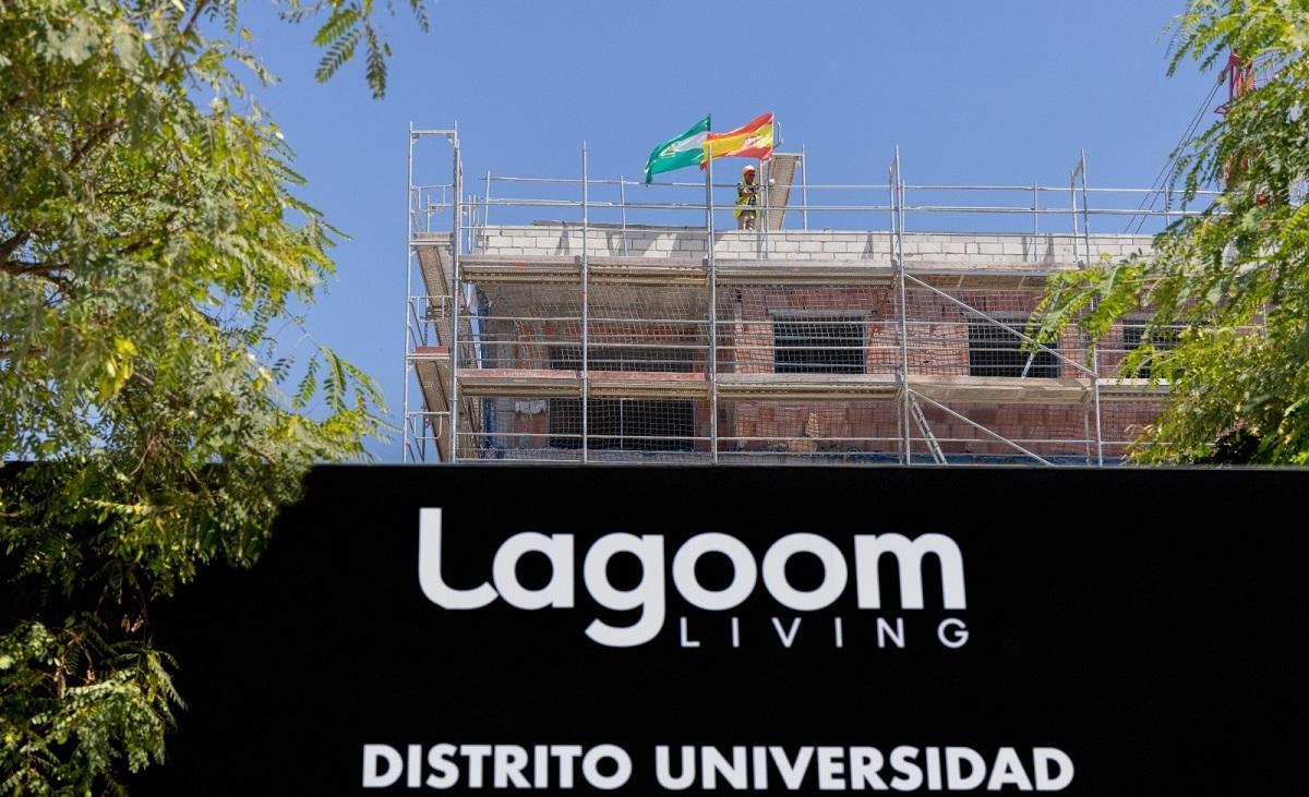 La puesta de banderas en las parcelas del proyecto 'Distrito Universidad' en Málaga de Lagoom Living.