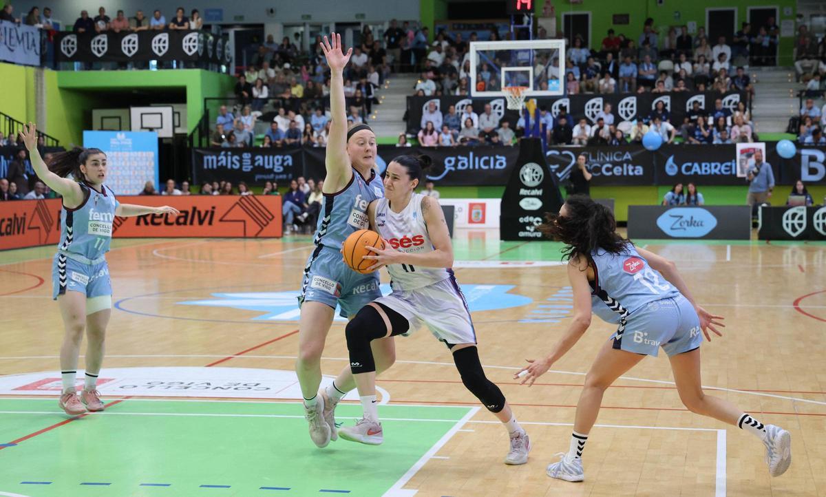 El Celta Zorka celebra su ascenso a la élite del baloncesto