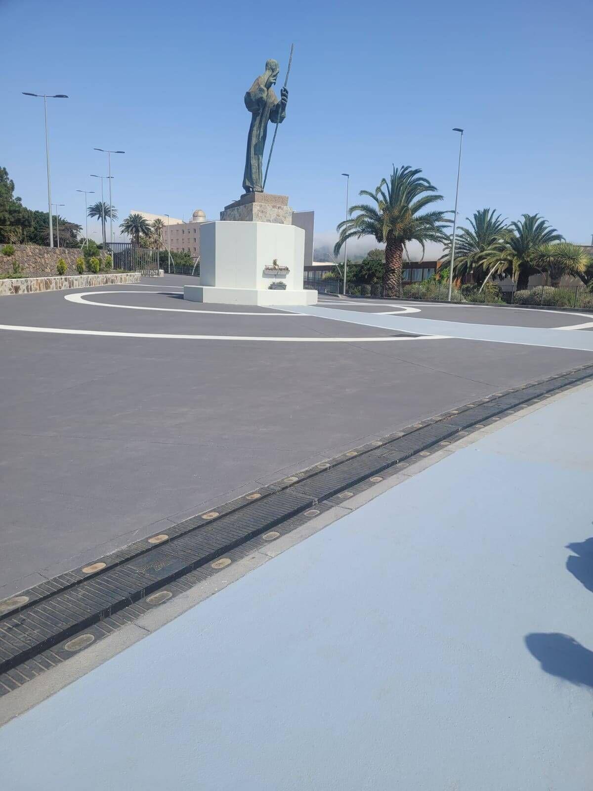 Entorno de la estatua del Padre Anchieta en la pasarela de mismo nombre