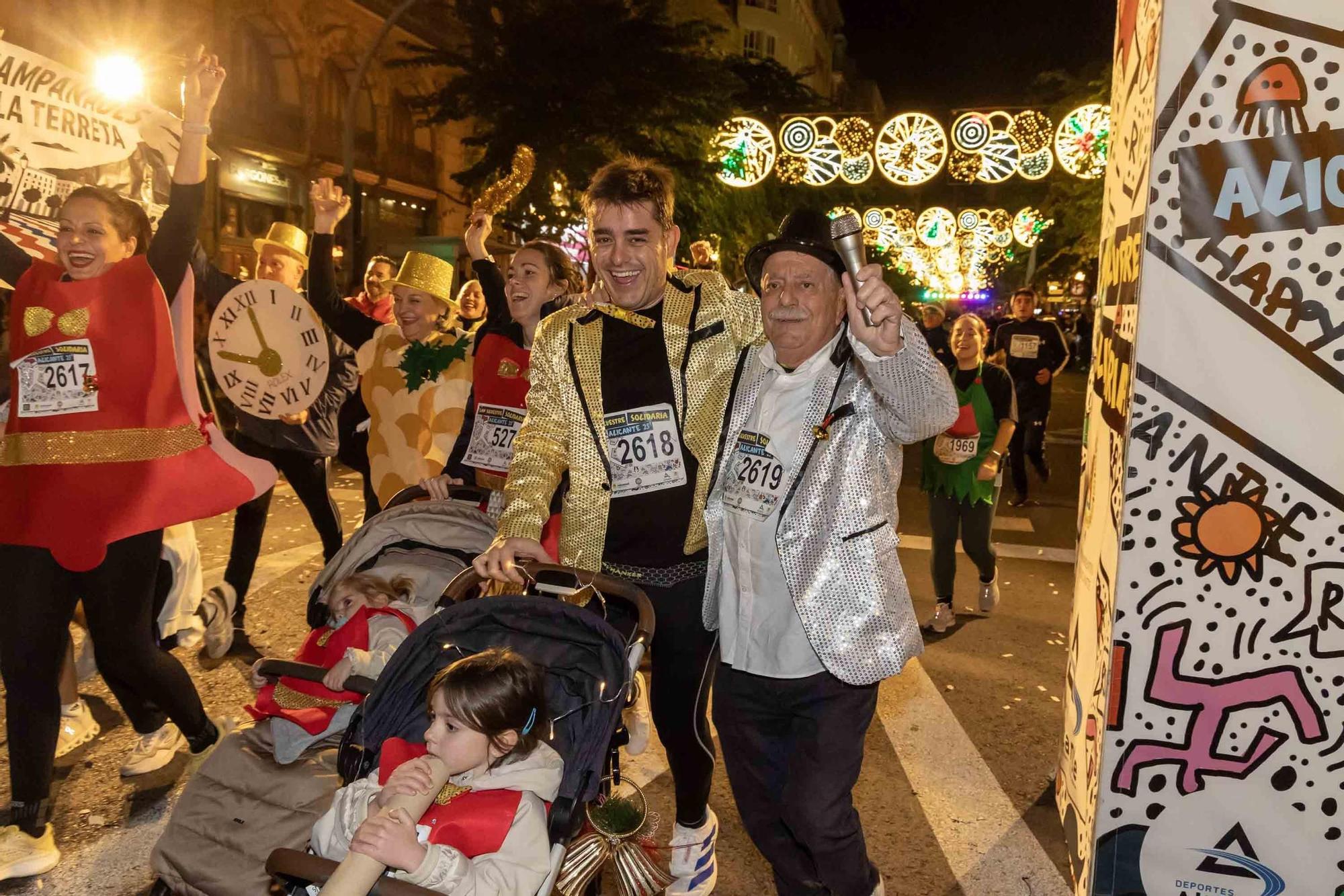La San Silvestre de Alicante llena de colorido la ciudad