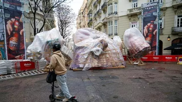 Comienza la plantà: Exposición y Almirante Cadarso ya están en la calle